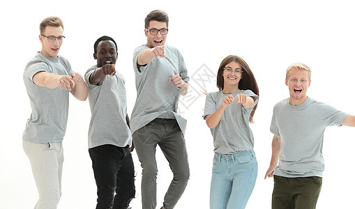 快乐的年轻人临时小组跳跃微笑广告牌购物者学生中心朋友们男性团体女性伙计们背景图片