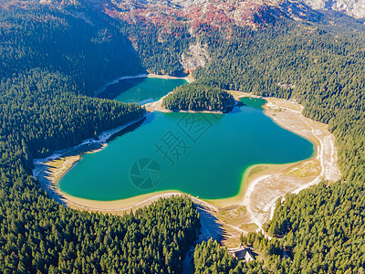 黑山杜米托尔国家公园的黑湖空中观察国家旅游娱乐农村观光自然魔法爬坡地标天线图片