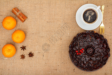 土制巧克力蛋糕 叉子 咖啡和橙子图片