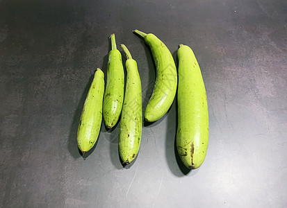 收获的绿色蔬菜罐头软糖 西塞拉里雅树叶运输植物季节食物生长葫芦营养市场团体图片