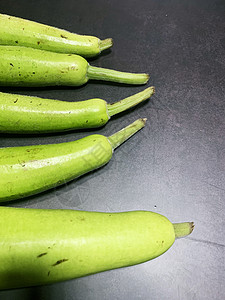 收获的绿色蔬菜罐头软糖 西塞拉里雅烹饪团体生产运输季节树叶农业收成营养市场图片