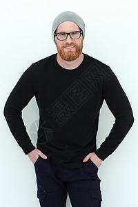 穿黑色毛衣和羊毛帽的男子衣服头发性格白色成人男人胡须幸福衬衫工作室图片