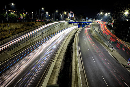 夜间交通交叉路口有车辆行驶灯光 横向视图速度车道商业街道圆圈网络天线城市运输踪迹图片