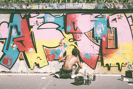 涂鸦艺术家喷洒墙壁绘画艺术罐头天赋文化全体街道作家贫民窟人员城市创造力图片