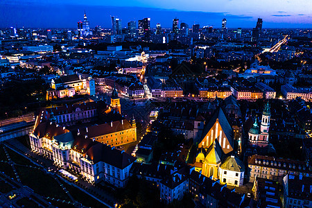 波兰华沙城市景观 夜间高空俯瞰老城市场广场历史建筑建筑学老城旅游餐厅蓝色地标橙子市中心房子窗户图片