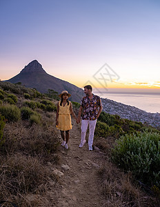 南非的日落 狮子头和营地湾的朝夕日落横幅桌子反射全景海滩远足海洋爬坡营地天空图片