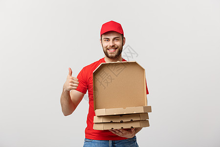 送披萨的构想 年轻男孩正在送和展示盒子中的比萨盒 孤立于白色背景男生食物惊喜男人纸板工人导游工作餐厅成人图片