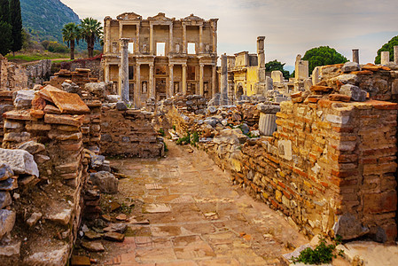 古城埃菲苏斯的摄氏图书馆 大多数参观了土耳其的古城柱子图书馆寺庙古董旅游帝国废墟建筑学石头历史图片