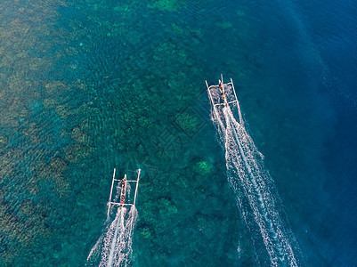 艾湄湾的 Jemeluk 湾 艾湄湾正迅速成为印度尼西亚巴厘岛的热门旅游目的地 位于巴厘岛东北部 是绝佳的浮潜 水肺潜水 自由潜图片