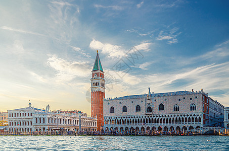 威尼斯市风景与圣马可河流域的威尼斯环礁湖码头旅游水路建筑学旅行盆地中心宫殿长廊公爵图片