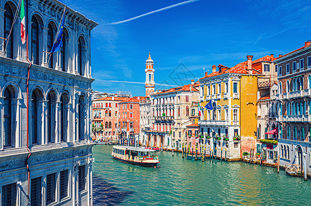 威尼斯市风景与大运河水道旅行建筑历史性地标汽艇渠道房子蓝色文化场景图片
