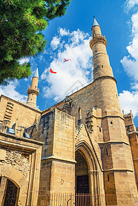Selimiye 清真寺或圣索菲亚大教堂或 Ayasofya 清真寺建筑与北尼科西亚历史市中心的尖塔图片