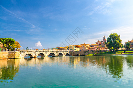 著名石块拱门桥 马雷奇亚河水图片