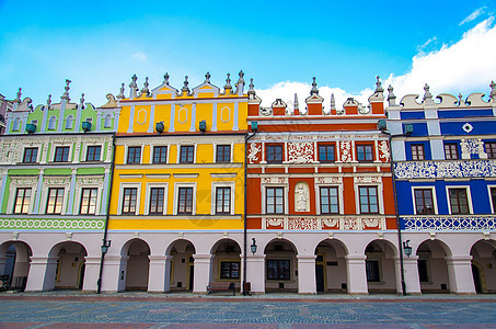 大型市场广场和多彩建筑 Zamosc 波兰图片