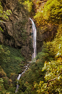 Gorica//保加利亚里拉山Ovcharci村附近Gorica河的瀑布图片