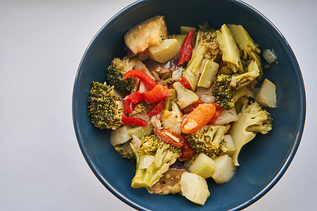 蒸汽蔬菜 在盘子里煮菜沙拉烹饪草本植物胡椒午餐美食饮食橙子菜花生物图片