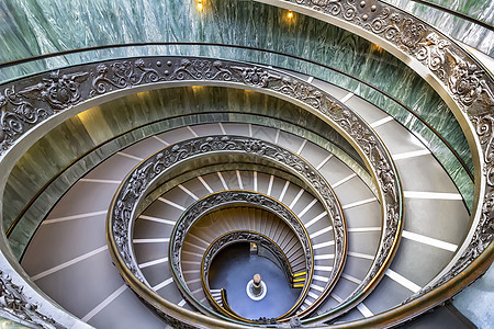 著名的梵蒂冈博物馆 楼梯赋予它更多哥特式的气息 梵蒂冈博物馆在罗马 意大利图片