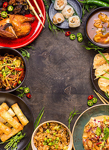中华食品背景盘子面条蔬菜沙拉洋葱桌子点心食物春卷胡椒图片