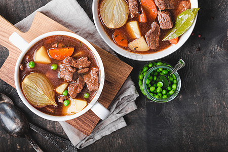 牛肉炖肉胡椒猪肉桌子沙锅季节羊肉午餐牛肉蔬菜肉汁图片