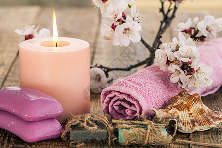 用肥皂 滚毛巾 海壳和用花枝烧蜡烛图片