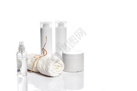 一套装在白色容器中的化妆品 放在浅色背景上面具管子洗剂治疗收藏瓶子零售呵护去角质身体图片