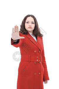 穿红大衣的年轻美女 露出停车牌图片