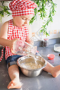 身戴厨帽的婴儿肖像蔬菜美食孩子女孩辣椒营养烹饪农业午餐帽子图片