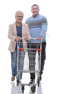 幸福的已婚夫妇和购物车一起开来购物顾客广告牌闲暇女士服务店铺男人微笑成人图片
