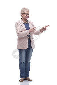 具有吸引力的年长妇女指明了方向 她指出配件手指夹克广告成人白色女士手势老年广告牌图片