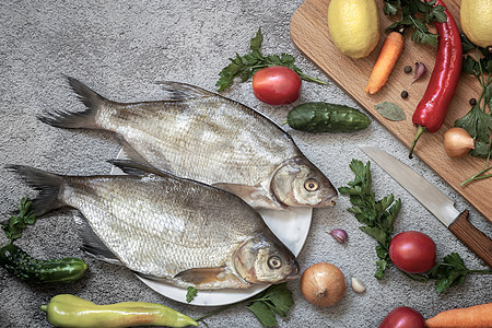 大河鱼为煎炸而煮熟鲤鱼厨房饮食蔬菜食物香料桌子午餐美食香菜图片