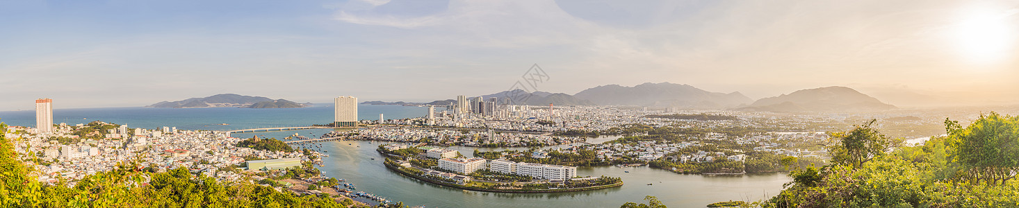 越南芽庄市的全景 越南热门旅游胜地芽庄市的白天全景旅行海洋市中心酒吧天际海岸旅游摩天大楼蓝色天线图片