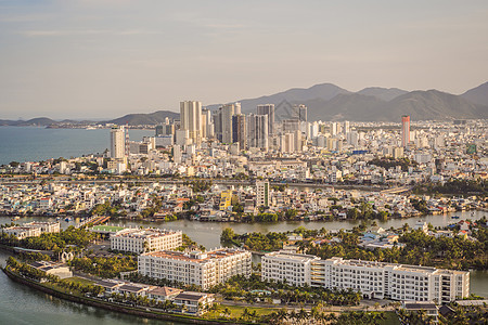 越南芽庄市的全景 越南热门旅游胜地芽庄市的白天全景酒店海洋山脉酒吧摩天大楼支撑景观旅行市中心天线图片