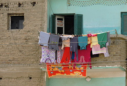 洗衣房通常是埃及家庭最彩色的部分 在埃及人家中房子裙子服装旅游烘干洗衣文化内衣织物衣服图片