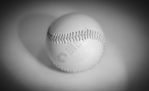 以白色背景孤立的棒球球红色闲暇小路皮革娱乐游戏针脚垒球快球玩家图片