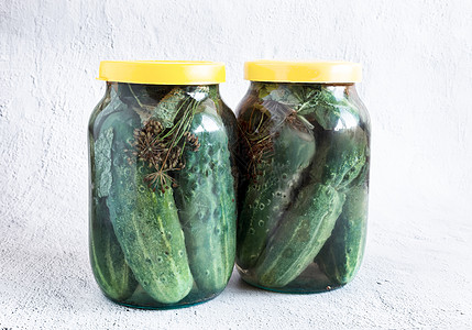 玻璃罐中含盖子的采金黄瓜饮食玻璃叶子草本植物蔬菜宏观鸡肋厨房营养团体图片