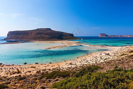 希腊克里特岛 Balos 泻湖和 Gramvousa 的碧绿海水令人惊叹 在中心 希腊克里特岛上的 Balos 海滩 希腊克里特图片