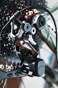 黑色自行车11节录音带 开关和链紧锁 自行车修理和调制附件金属技术磁带框架运动车辆合金山地宏观速度图片