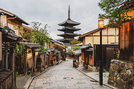 日本京都和Sannen Zaka街日落寺庙神道街道地标旅行旅游宝塔城市天际图片