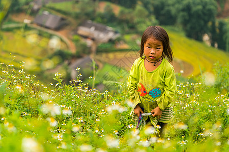 老蔡 越南 9 月 15 日 H'mong 少数民族儿童 2016 年 9 月 15 日在越南老蔡 赫蒙族是越南第八大民族图片