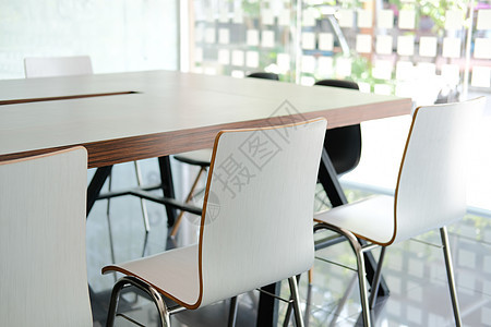 办公空间办公室内部合用办公空间的桌椅和椅子家具桌子职场阁楼装饰商业工作风格公司图片