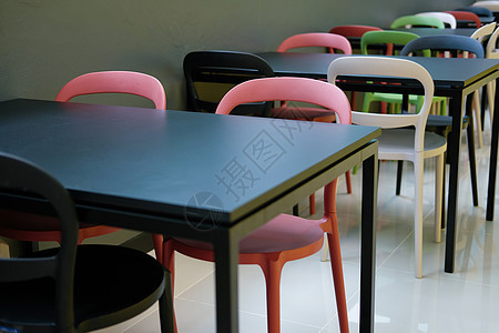 食品法院食堂餐厅室内的餐桌椅和椅子桌子法庭食物咖啡咖啡店店铺用餐图片