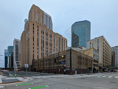 明尼阿波利斯市 在云端的天际天空场景景观城市街道摩天大楼建筑学市中心反射建筑图片