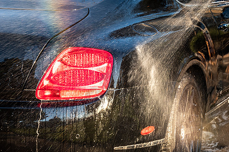 洗豪华高端汽车的汽车美容师肥皂专业人士车辆院子手指照片越野车运输洗车压力图片