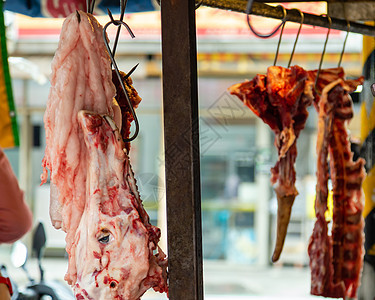 在台北市场肉商上挂着新鲜鲜肉商业营养街道销售人士猪肉商务牛肉食物摊位图片