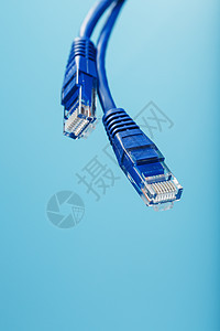 蓝色以太网电缆绳索 蓝背景 有自由空间港口电讯互联网插头速度数据商业技术中心塑料图片
