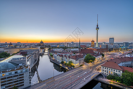 日落后柏林下城电视假期天空市中心广场教会吸引力目的地城市正方形图片