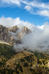 位于和 Corvara 上方多洛米蒂山脉的帕苏加迪纳 意大利阿尔卑斯山美丽的白云石山脉图片