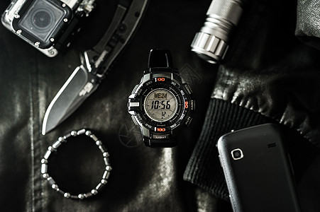 黑黑色数字手表耐水性背光技术时间传感器跑表手腕橡皮运动日历图片