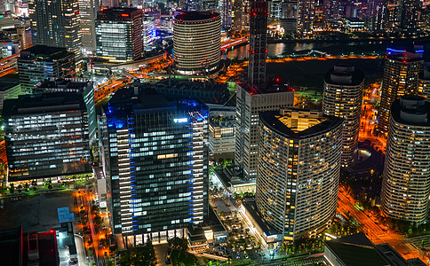 从横滨陆石塔看的每个人的夜景地标出租高层建筑群商业房地产建筑房子夜空摩天大楼图片