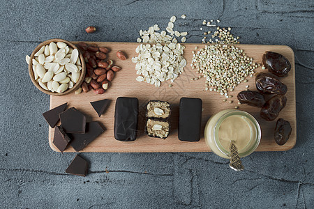来自托盘的健康的糖果粉末食物巧克力坚果可可小吃甜点活力糖尿病椰子图片
